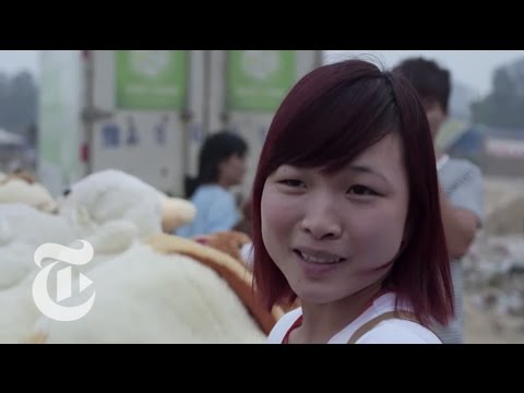 How Foxconn Factory Workers Blow Off Steam in China | The New York Times