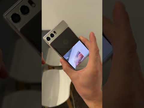 Motorola Rollable &quot;Moto Rizr&quot; Concept Phone Hands On!