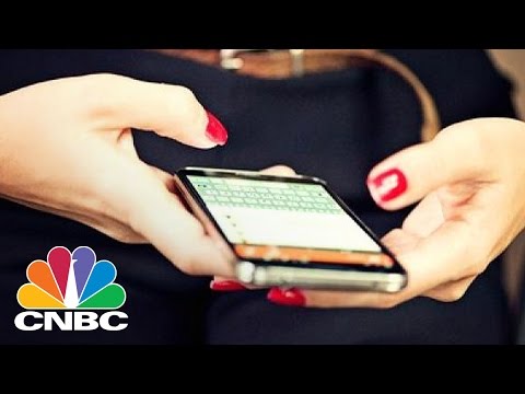 Apple And Samsung Smartphone Battle To Heat Up In 2017 | Tech Bet | CNBC