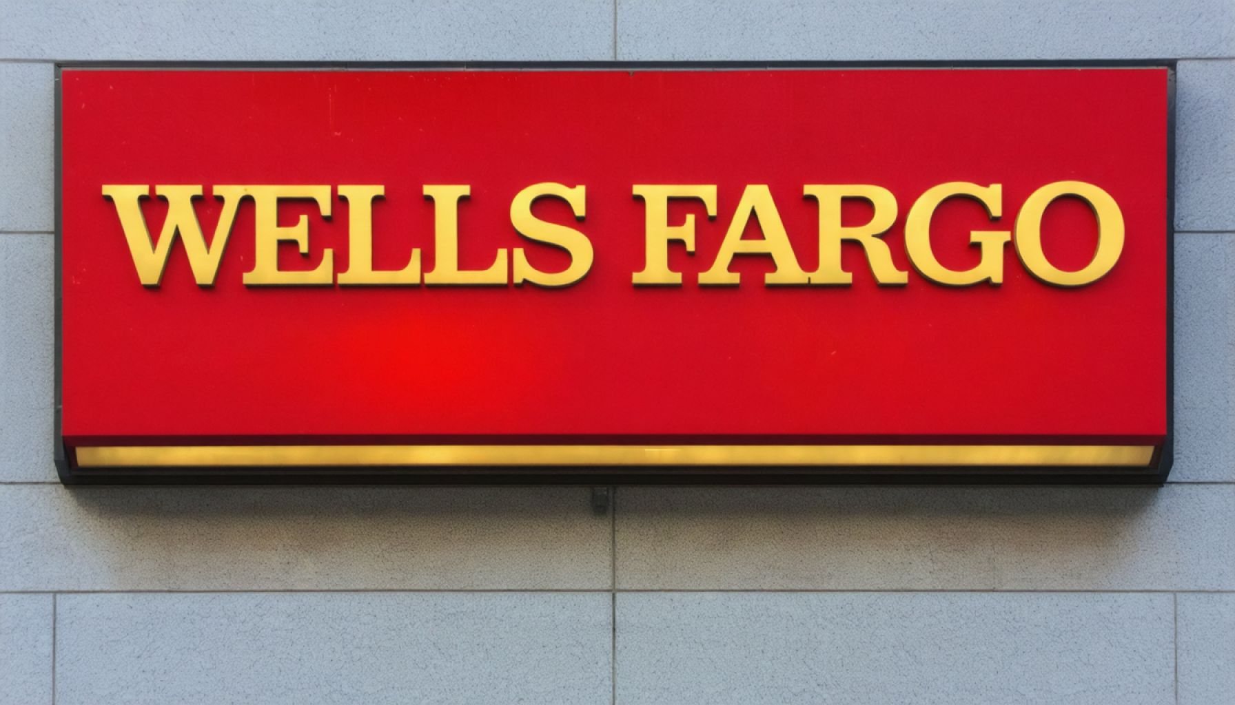 Wells Fargo Shines Amidst Economic Uncertainty: Is It the Dividend Darling of 2025?